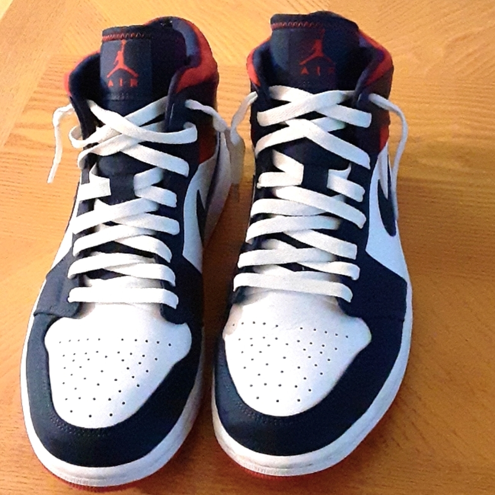 Jordan 1 Mid